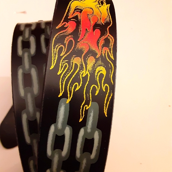 Amity black belt with faux chain links and bird pattern - Picture 4 of 12